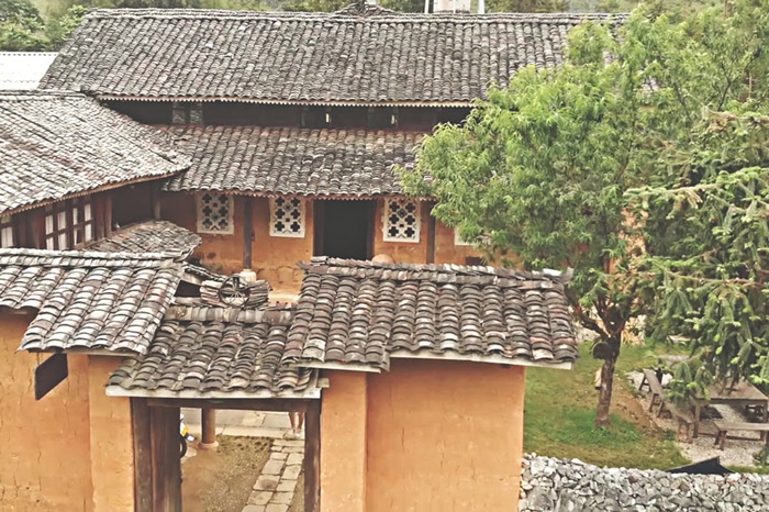 Nhà cổ Chúng Pủa có tuổi đời hơn 100 năm - Ảnh: D'Annam Travel & Tours