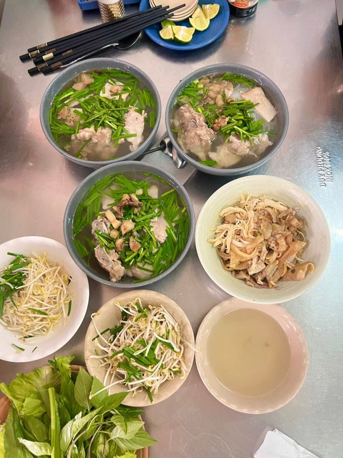 quán hủ tiếu ngon ở Đà Lạt quán Hồng Trang  
