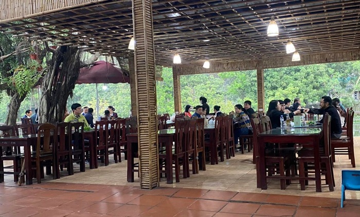 Nhà hàng thịt dê Chính Thư sở hữu vị trí thuận lợi, gần khu du lịch Tràng An - Ảnh: MIA