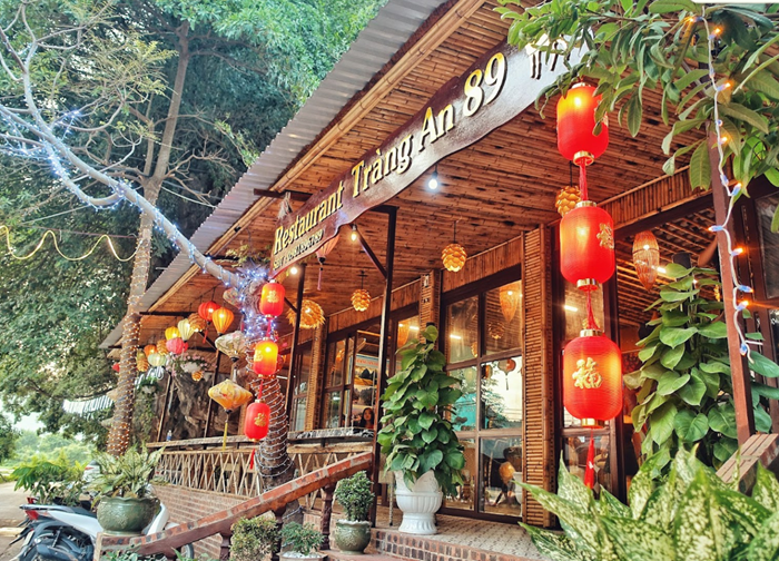 Nhà hàng Tràng An 89 ghi điểm với không gian ấm cúng - Ảnh: Exo Trails