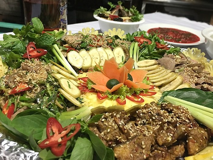 Quán ăn ngon gần Tràng An phải nhắc tới nhà hàng dê núi Ba Cửa - Ảnh: Tico Travel