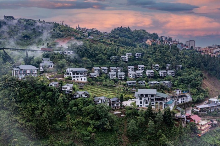 Cat Cat Hills Resort & Spa là resort đẹp ở Sapa sở hữu lối kiến trúc Địa Trung Hải - Ảnh: Phê Travel