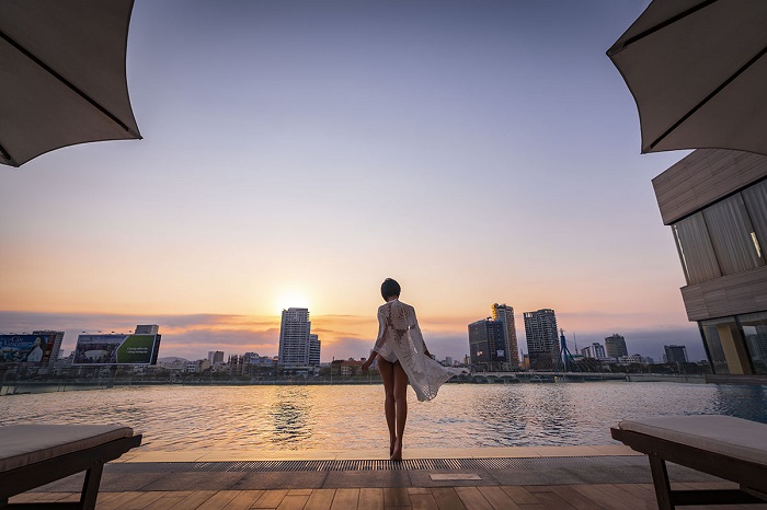 Combo Đà Nẵng 3N2Đ nghỉ Vinpearl Condotel Riverfront 5*, bay VNA chỉ từ 4tr6