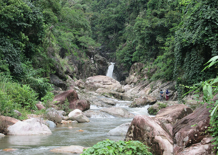 Ta Puong Waterfall - Prai Cave