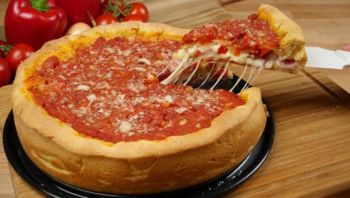 Pizza đế dày -  món ăn nổi tiếng ở Chicago bạn không nên bỏ qua
