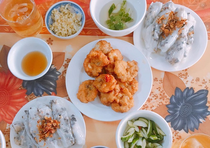 Snacking address in Ha Long - squid spring rolls