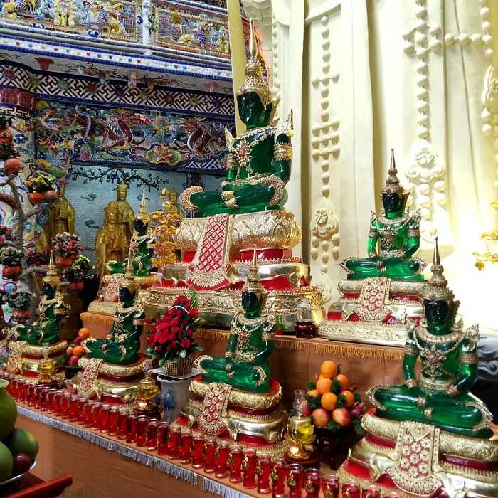 chùa Linh Phước Đà Lạt - chân tượng Quan Âm bằng bê tông