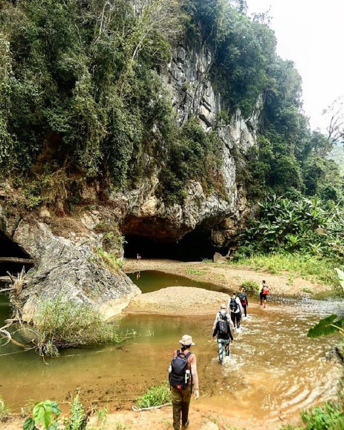 đi trekking hang Én Quảng Bình 