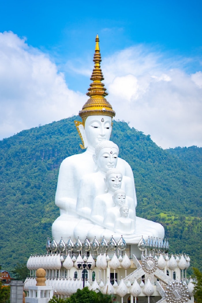 Đền Wat Pha Sorn Kaew - vẻ đẹp của tượng Phật
