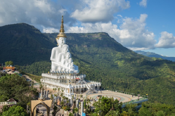 Đền Wat Pha Sorn Kaew - bức tượng Phật bằng sứ trắng