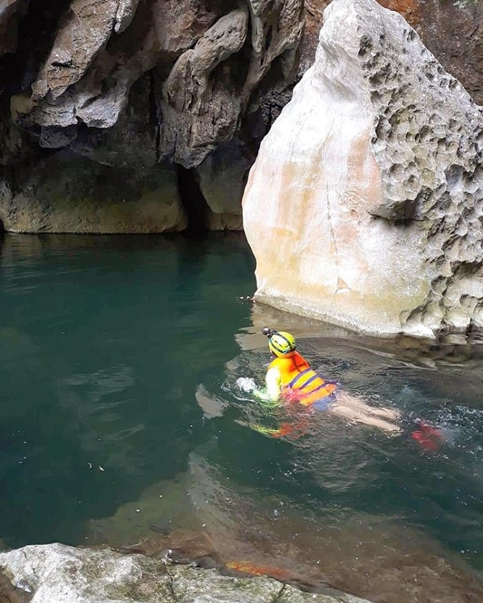 Hang Rục Mòn Quảng Bình – khám phá hang động nhũ đá đẹp ‘si mê’