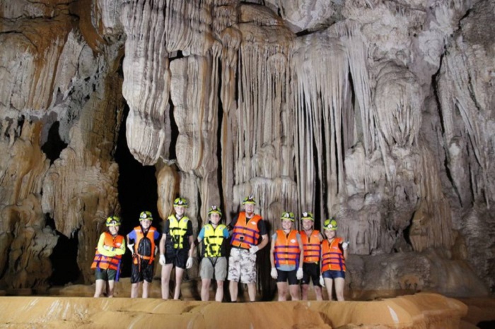 Hang Rục Mòn Quảng Bình – khám phá hang động nhũ đá đẹp ‘si mê’