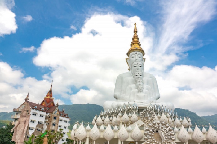 Đền Wat Pha Sorn Kaew - nhà của các vị sư
