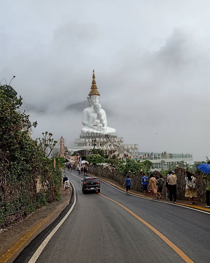Phương tiện di chuyển đến đền Wat Pha Sorn Kaew 