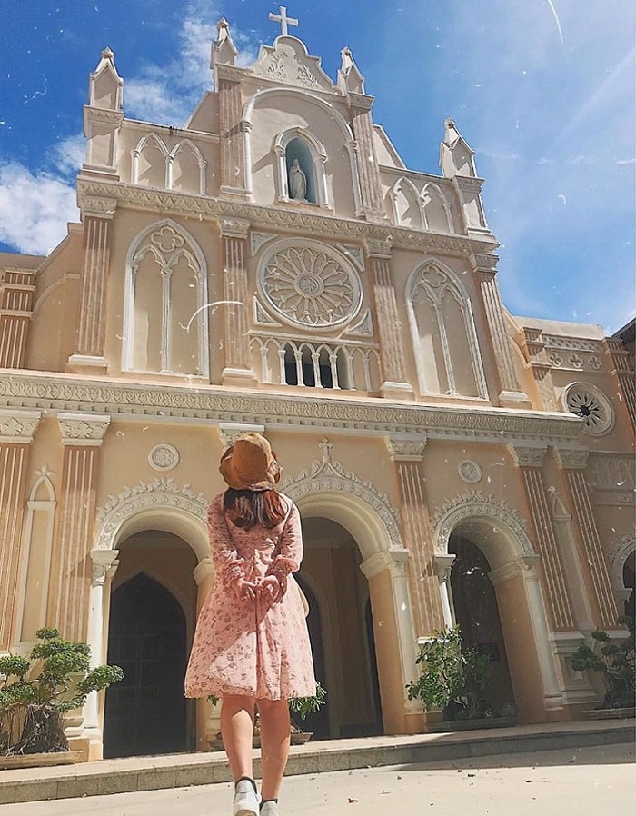 Vẻ đẹp Nhà thờ Làng Sông Bình Định