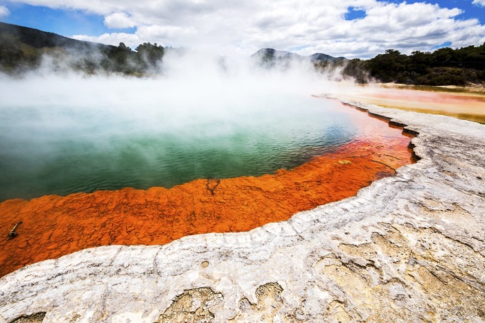 Hồ địa nhiệt ở Rotorua - Những địa điểm du lịch New Zealand nổi tiếng nhất