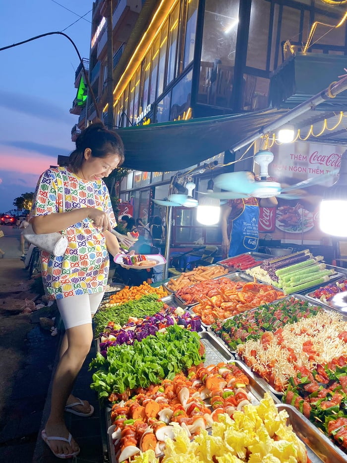 đồ nướng đa dạng - nét hấp dẫn của Chợ đêm Tam Đảo 