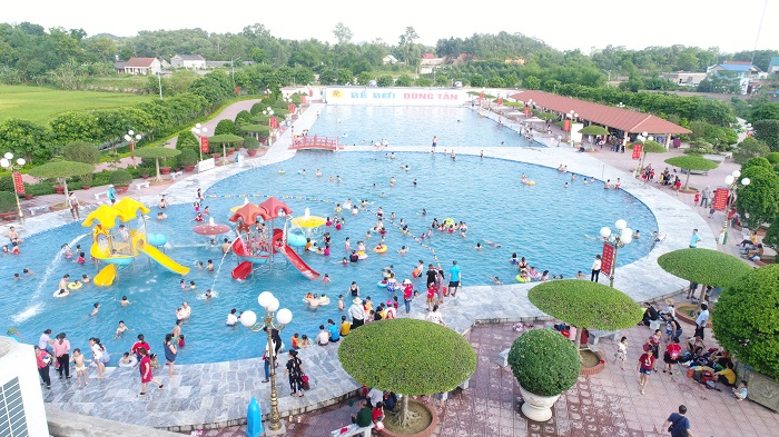 Swimming pool in Dung Tan tourist area 