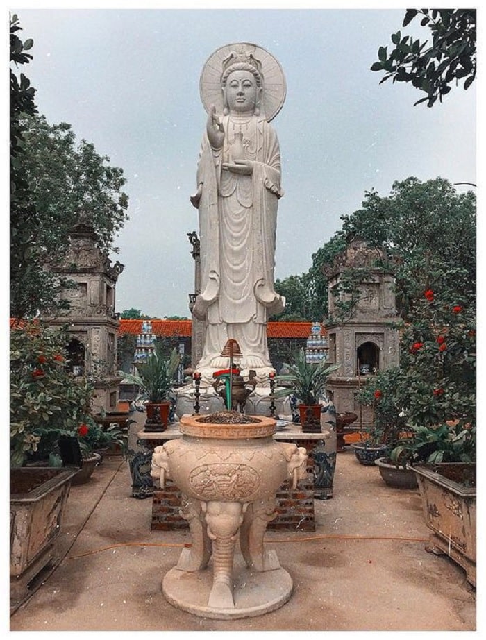 tượng Bồ Tát - công trình ấn tượng tại Chùa Non Nước Ninh Bình 