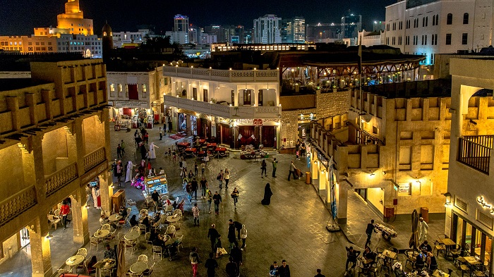 Chợ Souq Waqif vào ban đêm - địa điểm mua sắm ở Doha