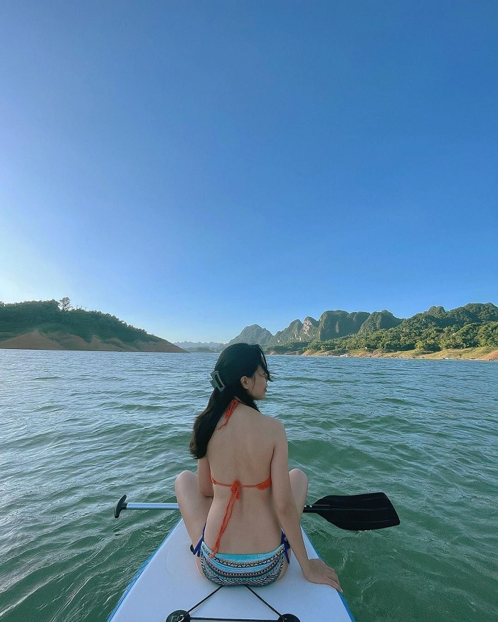 Kayaking - interesting activity when traveling to Ngoi village 