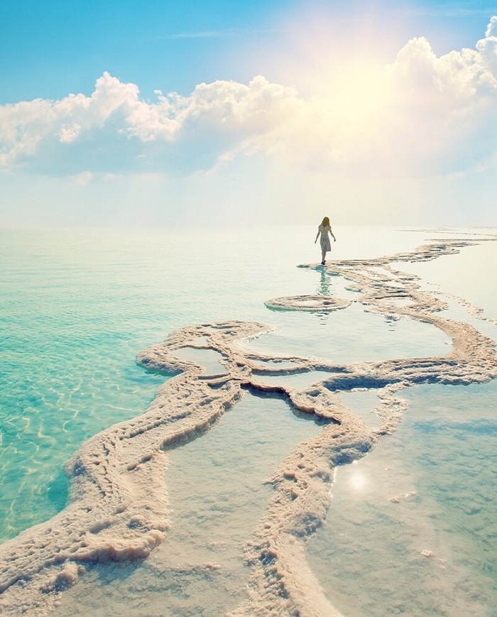 Những đầm muối ven biển tạo nên cảnh quan tuyệt đẹp - Du lịch Biển Chết