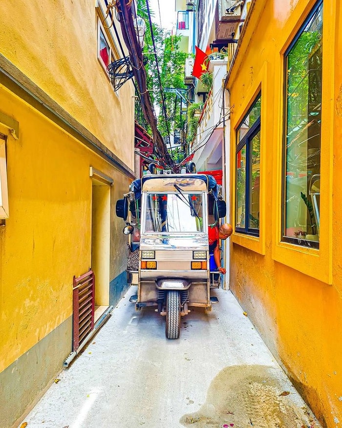 golden road - virtual living spot near Tu Hoa alley 