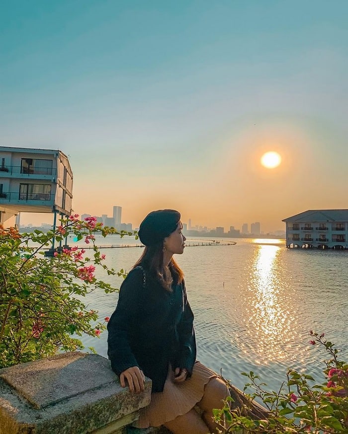 sunset - the most beautiful moment at Tu Hoa alley 