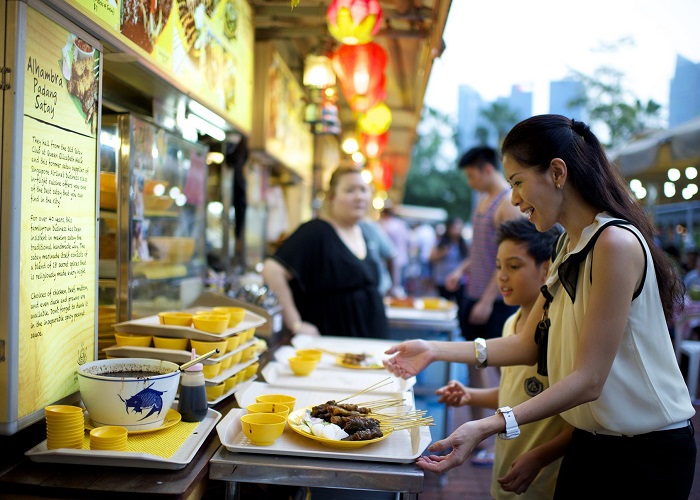 Makansutra Gluttons Bay - Khu ăn uống giá rẻ ở Singapore