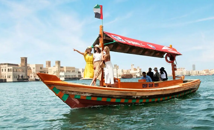 Đi thuyền truyền thống trên lạch nổi tiếng ở Dubai - Lạch Dubai