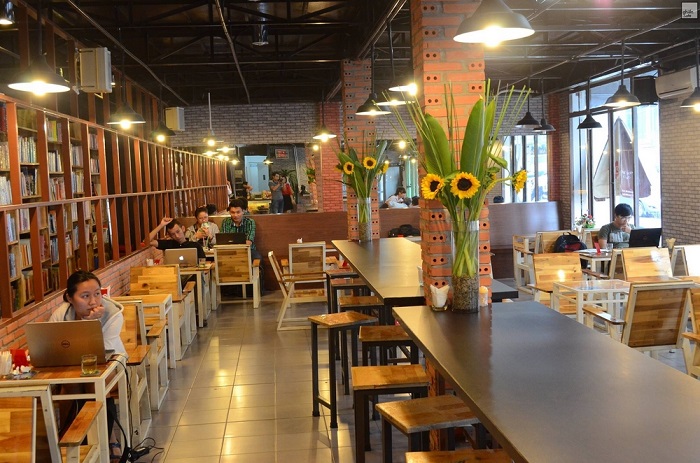 Những quán cafe sách ở Sài Gòn - Hub Book Coffee