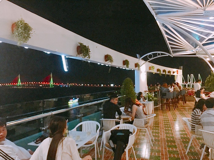 Beautiful view cafes in Can Tho - Ninh Kieu Riverside Sky Bar space