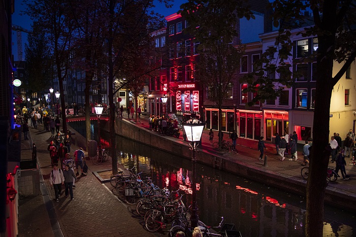 Khu Đèn Đỏ Amsterdam có một bầu không khí rất thân thiện - Khu phố đèn đỏ Amsterdam Hà Lan