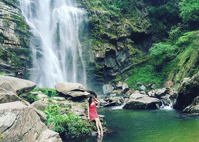 Khe Kem Waterfall - Beautiful and famous waterfall in Nghe An