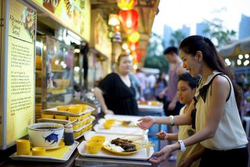 'Chén sập' các khu ăn uống giá rẻ ở Singapore ngon nức tiếng