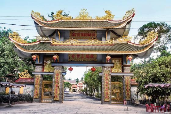 Du lịch Hà Tiên chiêm ngưỡng kiến trúc độc đáo của chùa Tam Bảo và vãn cảnh thanh tịnh