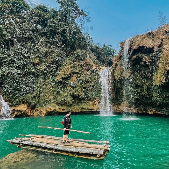 The beauty of Chieng Khoa Waterfall, Moc Chau