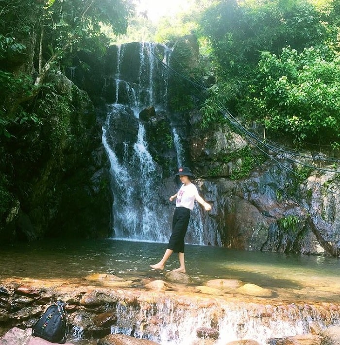nghịch nước - trải nghiệm đáng thử tại thác Cổng Trời ở Thanh Hóa 