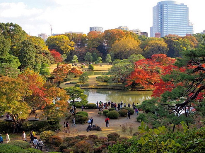 Vườn Rikugi-en - địa điểm ngắm lá đỏ ở Tokyo