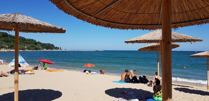 Nghỉ dưỡng ở Bãi biển Rappongi khi du lịch Varna Bulgaria 