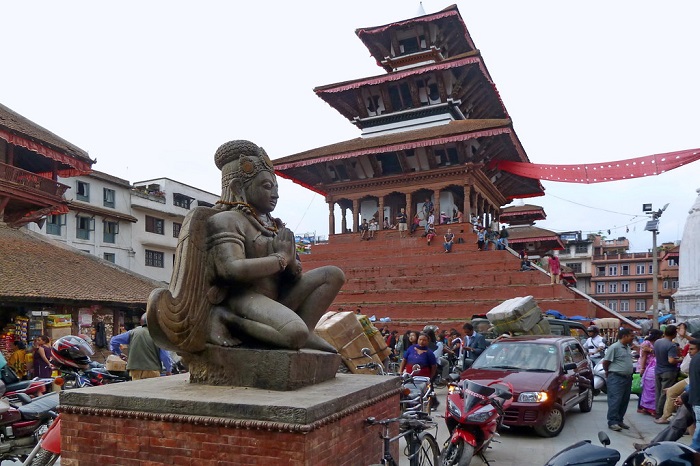 Đền Trailokya Mohan là 1 trong những điểm tham quan của Quảng trường Kathmandu Durbar
