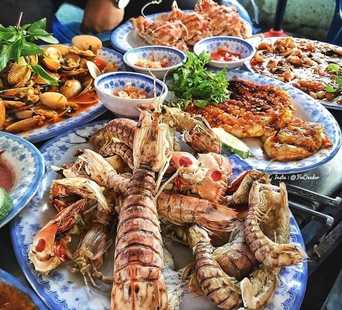Ăn gì tại thủy cung Trí Nguyên Nha Trang 