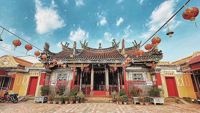 Top 5 điểm check in ở Vĩnh Long - Chùa được xây theo kiểu của người Hoa