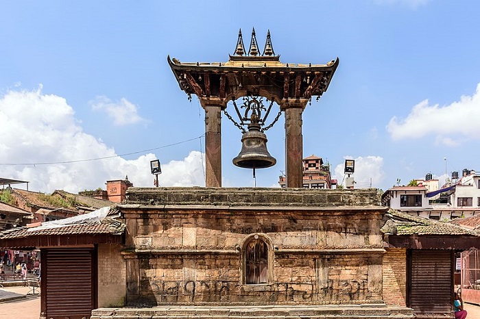 Chuông lớn là 1 trong những điểm tham quan của Quảng trường Kathmandu Durbar