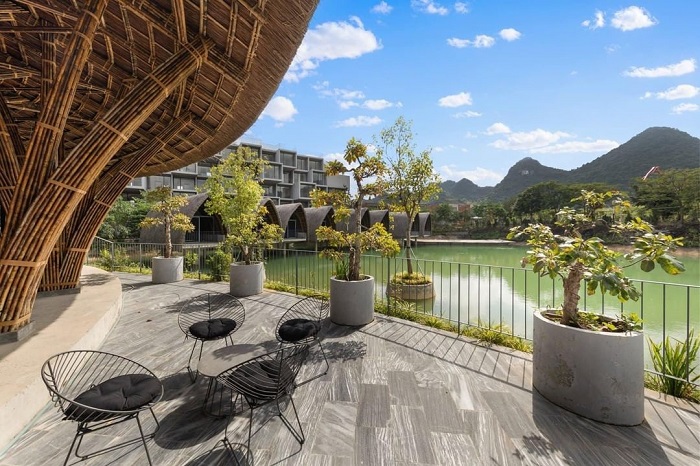 Nhà hàng tre ở Vedana Resort là một trong những công trình bằng tre ở Việt Nam ấn tượng