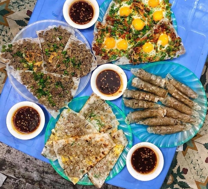 Bánh tráng kẹp dì Hoàng - quán bánh tráng kẹp ngon ở Đà Nẵng phổ biến 