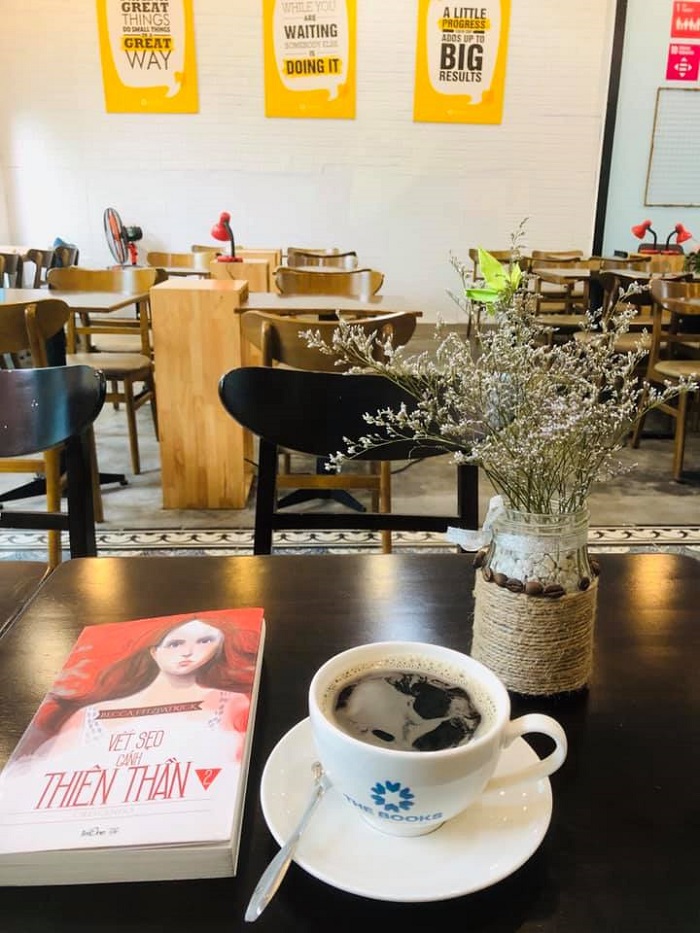  The Book Library & Cafe – Quán cà phê sách ở Đà Nẵng được yêu thích 