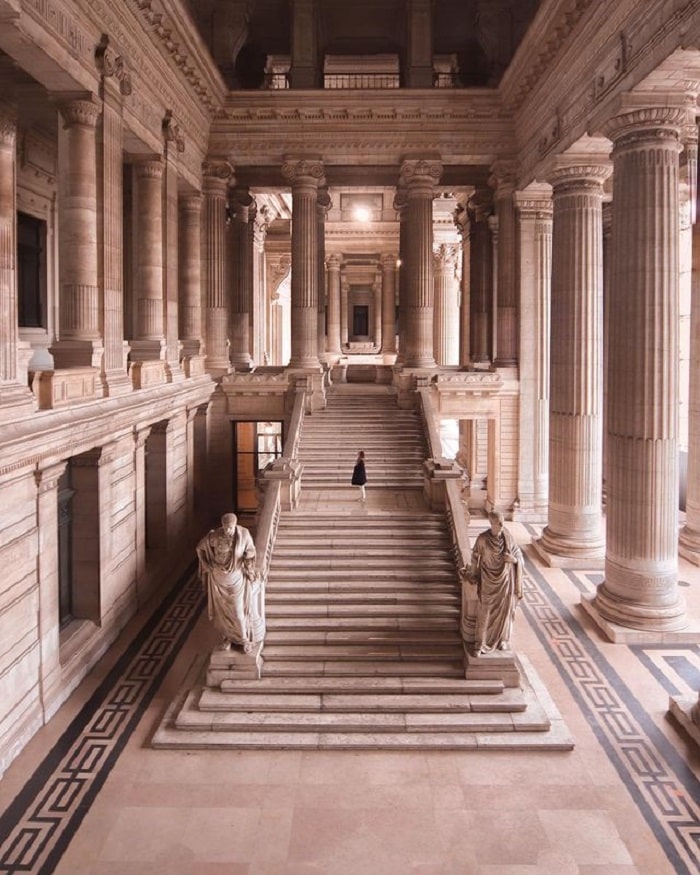 Kiến trúc độc đáo ở tòa nhà Palais de Justice Bỉ