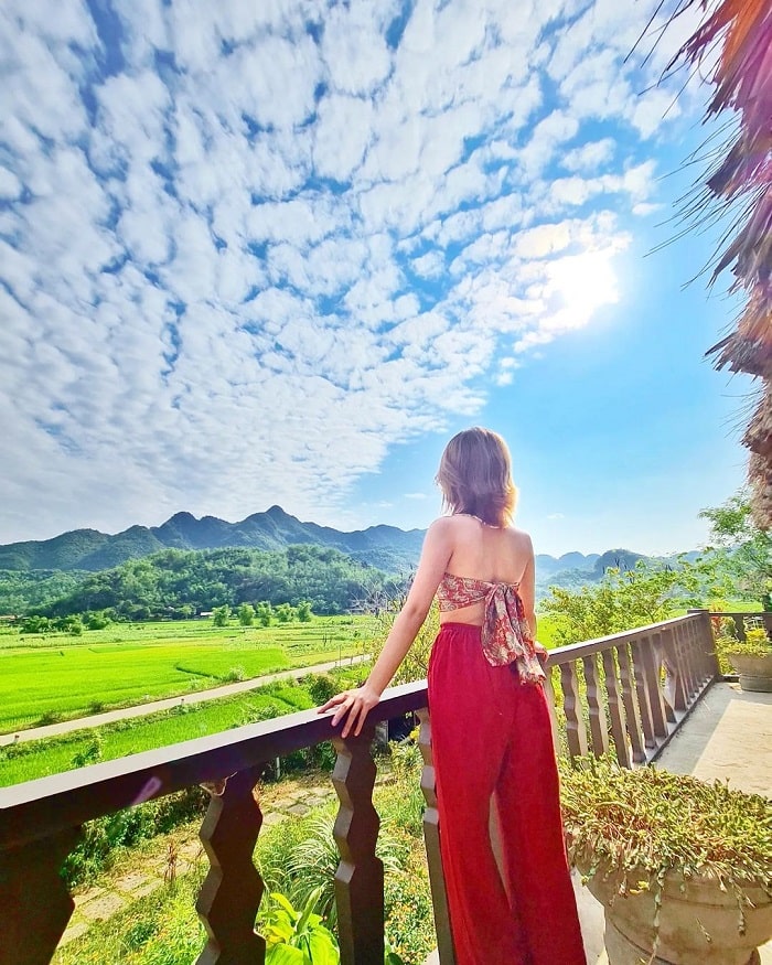 What season is beautiful to travel to Hoa Binh - impressive