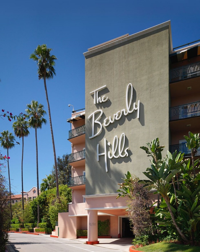 Mặt tiền màu phấn nổi tiếng của khách sạn - Du lịch Beverly Hills